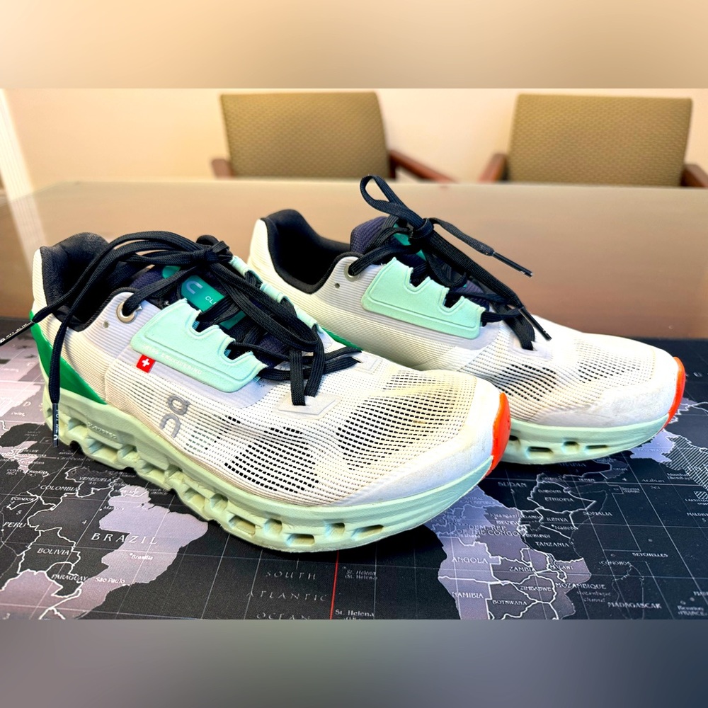 On Running - Cloudstratus Shoes